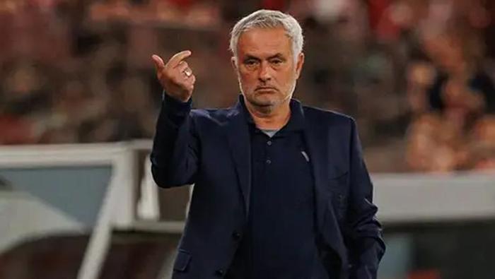 mourinhodan galatasarayin yildizina kanca idareye talimat verdi 1 huLmXJQw