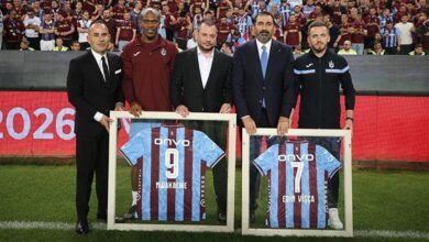 Nwakaeme ve Visca son sefer... Trabzonspor'dan iki futbolcuya plaketli veda 6 nwakaeme ve visca son sefer trabzonspordan iki futbolcuya plaketli veda v5FzQ1pR