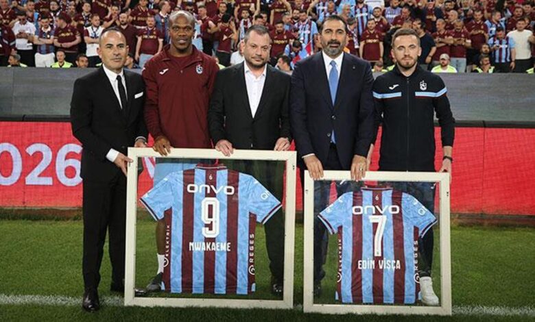 Nwakaeme ve Visca son sefer... Trabzonspor'dan iki futbolcuya plaketli veda 1 nwakaeme ve visca son sefer trabzonspordan iki futbolcuya plaketli veda v5FzQ1pR