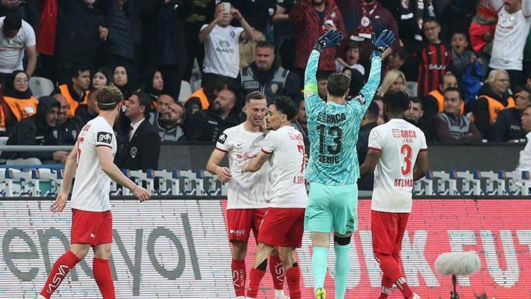 (ÖZET) Çorum FK finalde Erokspor'u mağlup etti! Üstün Lig'e yükselen son ekip oldu | Esenler Erokspor - Çorum FK maç sonucu: 0-2 5 ozet corum fk finalde eroksporu maglup etti ustun lige yukselen son ekip oldu IY98eTCL