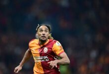 sacha boey galatasaray formasiyla 100 macina cikti DvNSpQNx