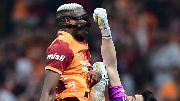 sampiyonluk sonrasi victor osimhenden gece yarisi fenerbahce gondermesi kutlama yapmayi bilmiyor 5 T7ARktzH