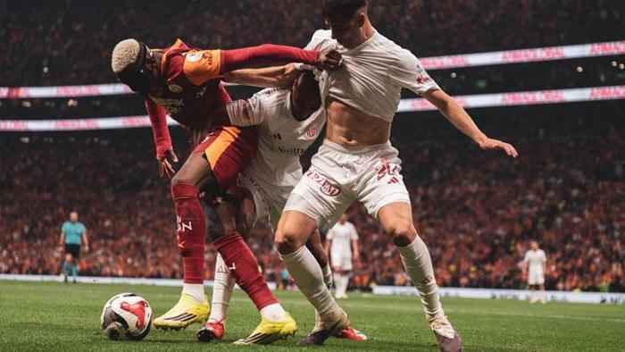 'Tanrı bahtıma Galatasaray yazmış!' Osimhen'den şampiyonluk röportajı 5 tanri bahtima galatasaray yazmis osimhenden sampiyonluk roportaji 3 uGJaORqD