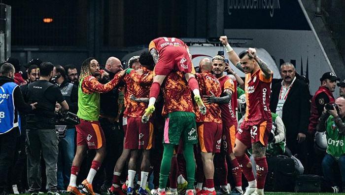 teknik yoneticiler bulent bolukbasi ve kenan kocaktan galatasaray antalyaspor macina teknik bakis zaferi getiren atilim pQAG1Fhs