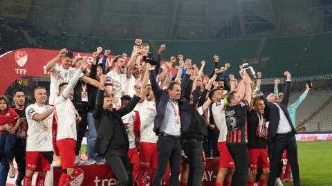 Trendyol Muhteşem Lig'e Yükselen Arca Çorum FK, Kupasını Aldı 5 trendyol muhtesem lige yukselen arca corum fk kupasini aldi 3 jn5VNgQe
