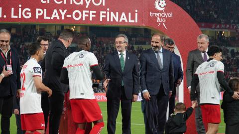 Trendyol Muhteşem Lig'e Yükselen Arca Çorum FK, Kupasını Aldı 8 trendyol muhtesem lige yukselen arca corum fk kupasini aldi 6
