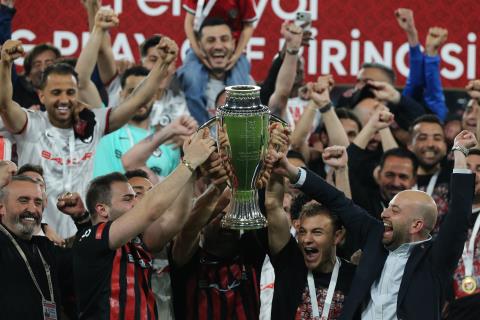 Trendyol Muhteşem Lig'e Yükselen Arca Çorum FK, Kupasını Aldı 1 trendyol muhtesem lige yukselen arca corum fk kupasini aldi r6vBQPCt