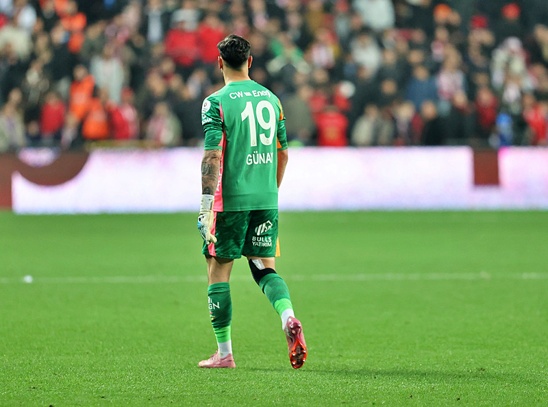 Ve Galatasaray'da ayrılık gerçekleşiyor! Süper Lig grubuna transfer oluyor 7 ve galatasarayda ayrilik gerceklesiyor super lig grubuna transfer oluyor 5 IRmRjv7m