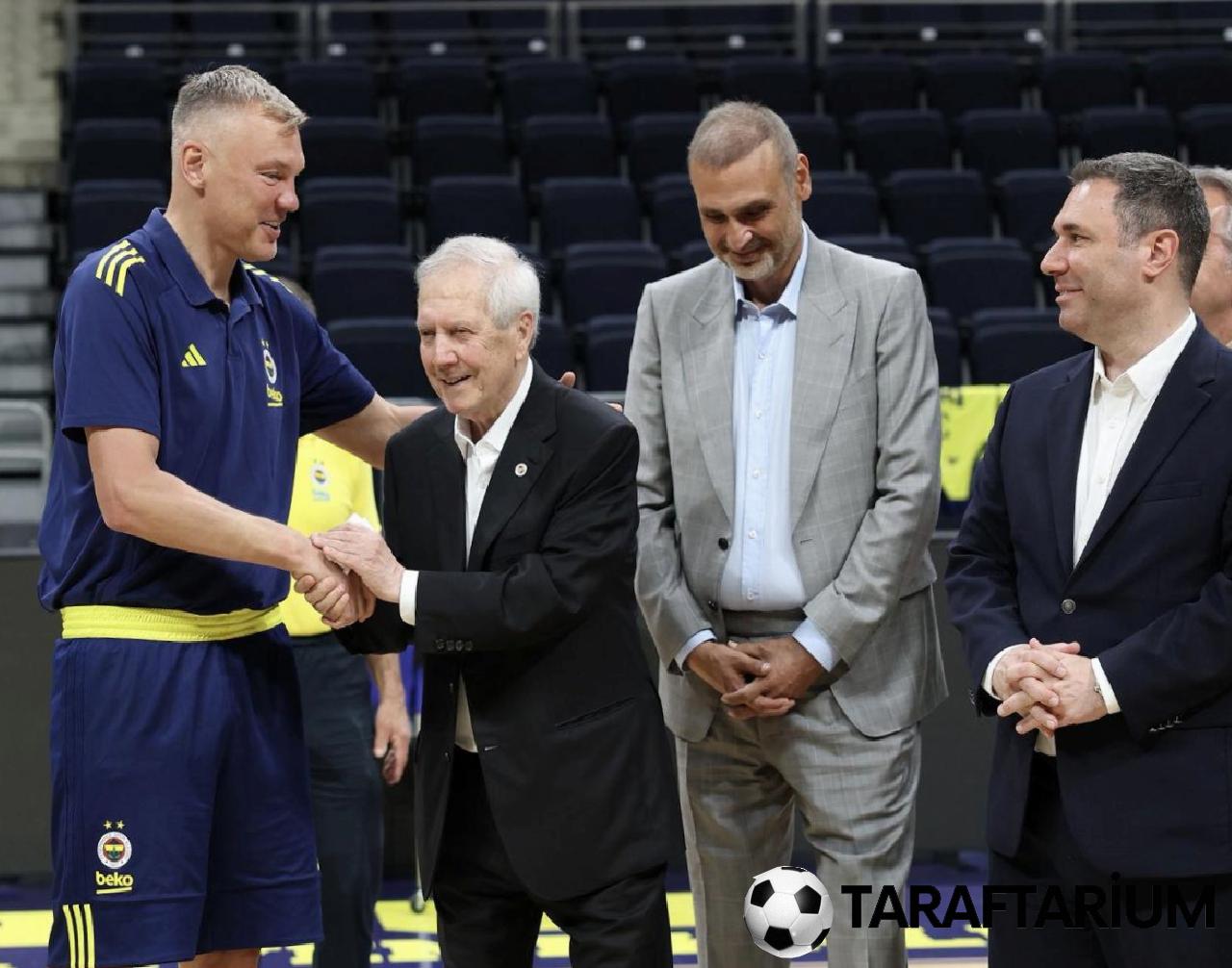 Aziz Yıldırım parkeye indi! 2 aziz yildirim parkeye indi 0 1lQH2EYG