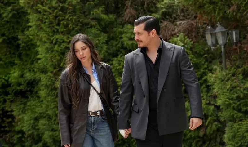 Çağatay Ulusoy Eşref Hayal'den ayrılıyor mu? 2 cagatay ulusoy esref hayalden ayriliyor mu 0 JgaAQ6bd