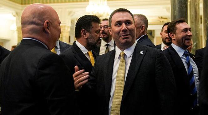 canli fenerbahcede kongrede adaylar karsi karsiya geldi iste aziz yildirim ve hakan safinin AySDhDOX