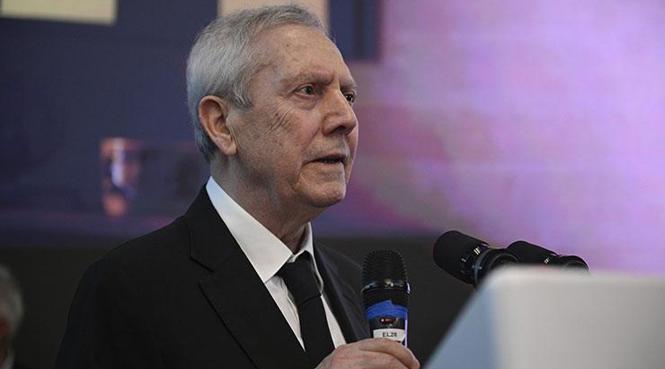 canli fenerbahcede kongrede adaylar karsi karsiya geldi iste aziz yildirim ve hakan safinin pTzgXDts