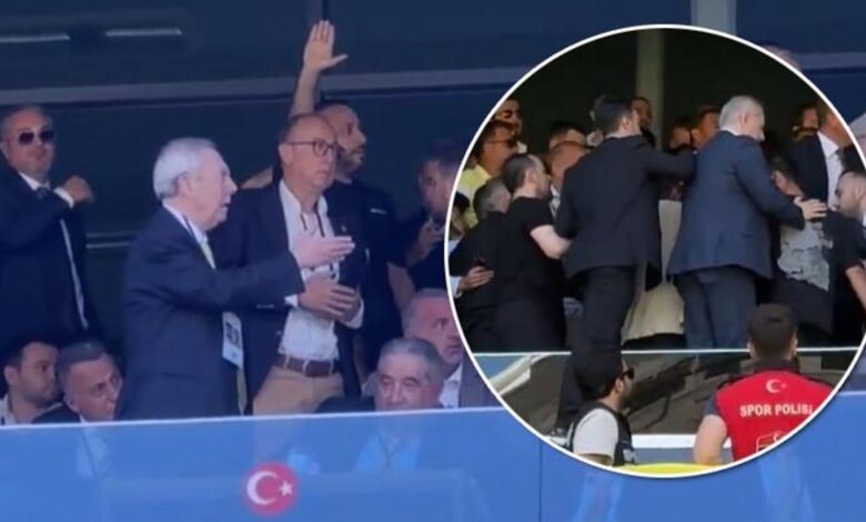 CANLI | Fenerbahçe'de kongrede ortalık karıştı! 'Aziz Yıldırım' tezahüratları sonrası büyük gerginlik 14 canli fenerbahcede kongrede ortalik karisti aziz yildirim tezahuratlari sonrasi buyuk gerginlik YUmF1Ies