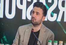 celikten iki yabanci mustusu pRpKOFgp