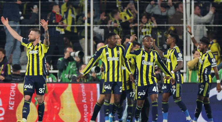 Fenerbahçe'de ilk ayrılık belli oluyor! Brezilyalılar duyurdu 1 fenerbahcede ilk ayrilik belli oluyor brezilyalilar duyurdu 5dtsynaO