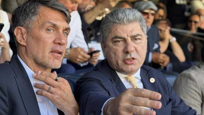 fenerbahcede maldini yeniden hakan safiyi yalniz birakmadi locasinda yerini aldi 2 DwkDQH5y