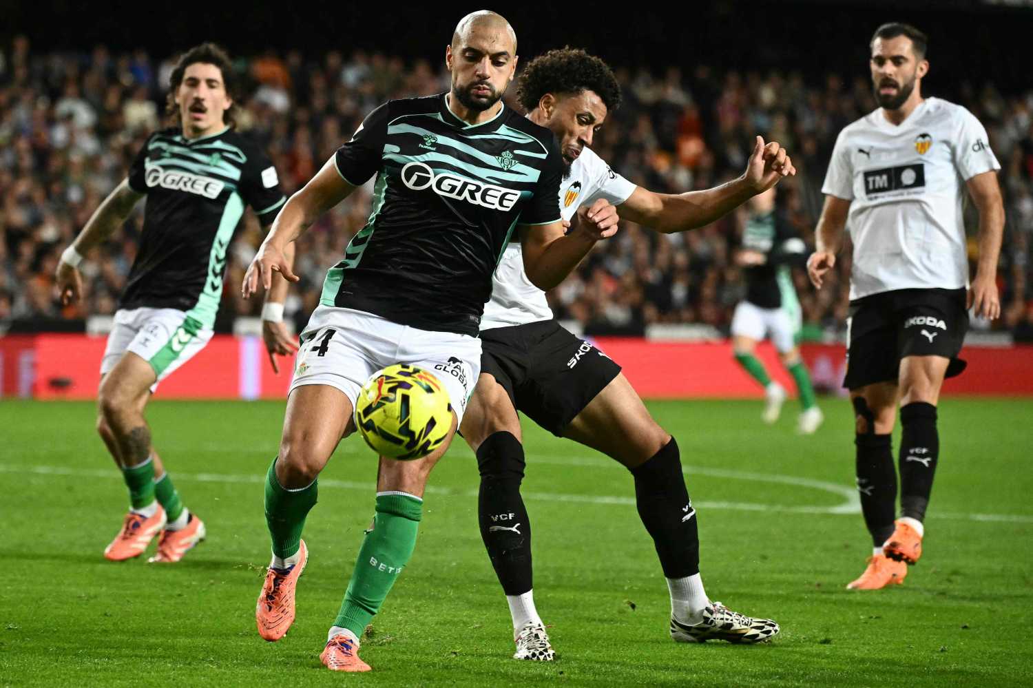 fenerbahcede sofyan amrabat kararini idareye bildirdi 1 43wXrB6E