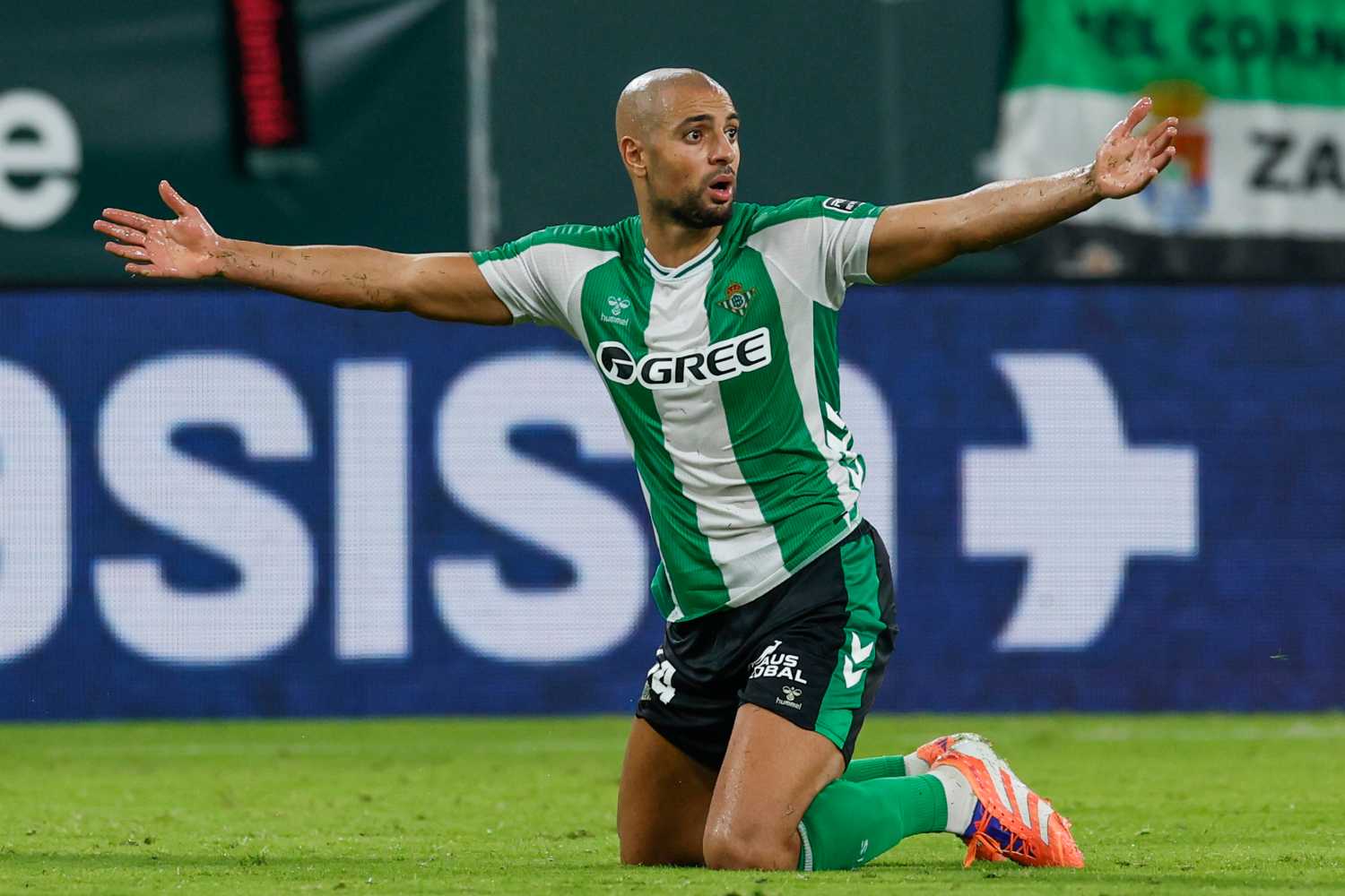 fenerbahcede sofyan amrabat kararini idareye bildirdi 5 KTkFsfmf
