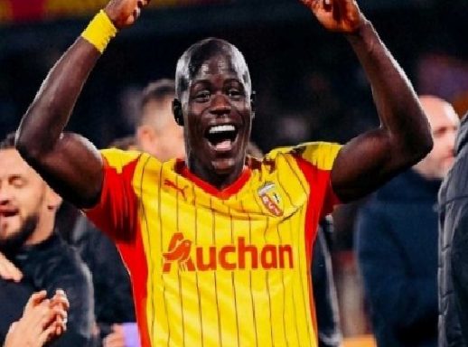 fenerbahcede stoper mesaisi 4 yildiz listede 4 zBZcJq98