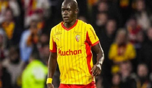 fenerbahcede stoper mesaisi sarr 3 yildiz listede 1 7kVJeIQM