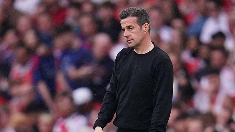 Fulham'dan resmen ayrıldı! Benfica Jose Mourinho'nun yerine gelecek ismi belirledi 3 fulhamdan resmen ayrildi benfica jose mourinhonun yerine gelecek ismi belirledi 1 vFvhUM2m