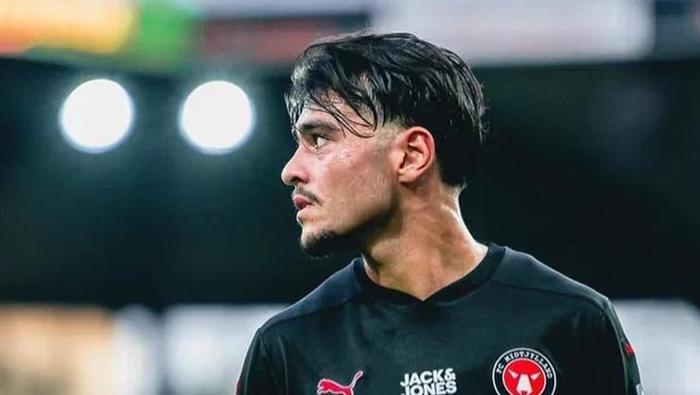 Galatasaray iki ulusal yıldızın peşinde! Görüşmeler resmen başladı 6 galatasaray iki ulusal yildizin pesinde gorusmeler resmen basladi 4 3ObEBRyw