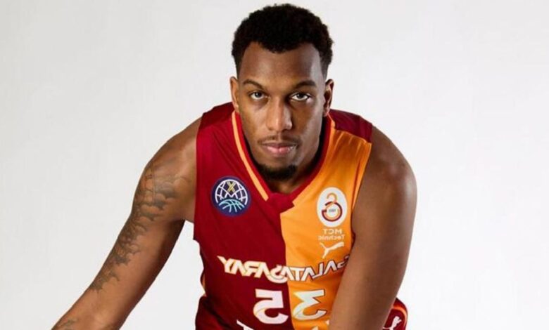 galatasarayda uc ayrilik resmen aciklandi lCJHd1MI