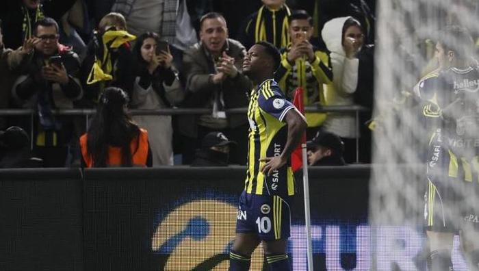 Galatasaray'dan Jhon Duran'a transfer şartı! Maaşı da belirli oldu: Onayı bekliyor 10 galatasaraydan jhon durana transfer sarti maasi da belirli oldu onayi bekliyor 3 pLSXaRfb