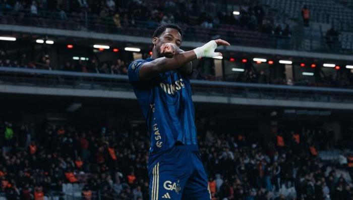 Galatasaray'dan Jhon Duran'a transfer şartı! Maaşı da belirli oldu: Onayı bekliyor 11 galatasaraydan jhon durana transfer sarti maasi da belirli oldu onayi bekliyor 4 5kw5VVk3