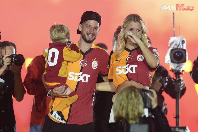 galatasaraylilari heyecanlandiran haber mertens geri mi donuyor 1 P9ZXH56M