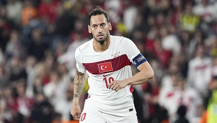 hakan calhanoglundan hakan safinin tekline net cevap yillik fiyati dudak ucuklatti 3 qbTy8ldY