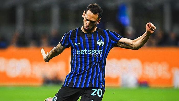 Inter'den Hakan Safi'ye Hakan Çalhanoğlu cevabı! Piero Ausilio'dan transfer açıklaması geldi 8 interden hakan safiye hakan calhanoglu cevabi piero ausiliodan transfer aciklamasi geldi 1 2GhJZAWz