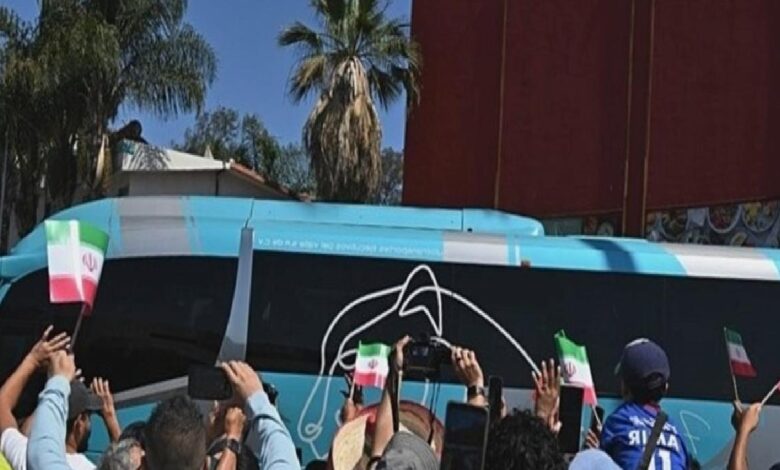 İran'ın konakladığı otel önünde protesto şovları yapıldı! 1 iranin konakladigi otel onunde protesto sovlari yapildi AAj5OKKY
