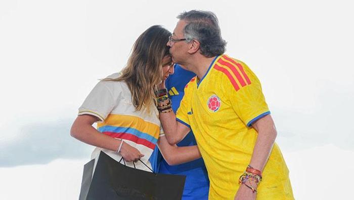 James Rodriguez, Kolombiya Cumhurbaşkanının kızını üzdü! Görmezden geldi... 2 james rodriguez kolombiya cumhurbaskaninin kizini uzdu gormezden geldi 0 OCGPg1MR