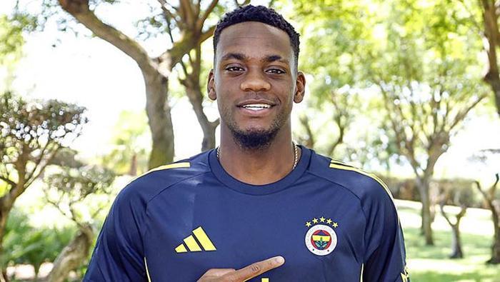Jhon Durán’a komşularından şikayet! Partiler polise taşındı 12 jhon dur na komsularindan sikayet partiler polise tasindi 2 avYizd61
