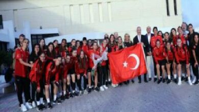 kadin a mill takimimizi maltada buyukelcimiz kayaoglu karsiladi PXMpqWva