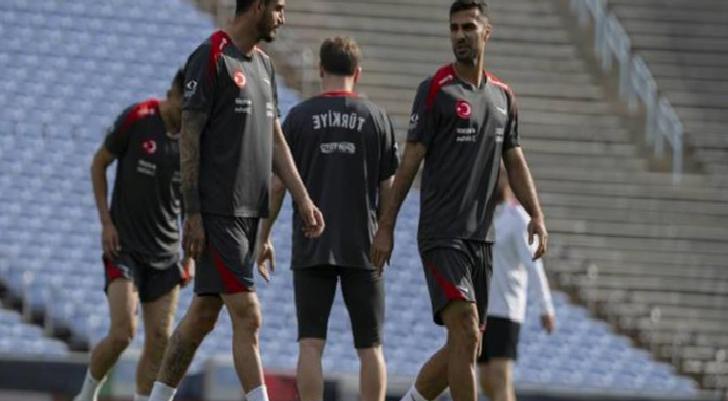 Milli futbolcu imzayı atıyor! Resmi açıklama yakında... 1 milli futbolcu imzayi atiyor resmi aciklama yakinda HXBvUZCn