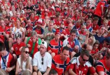 norveclilerden times meydaninda kurek gosterisi I1UqMQFj