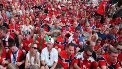 norveclilerden times meydaninda kurek gosterisi I1UqMQFj