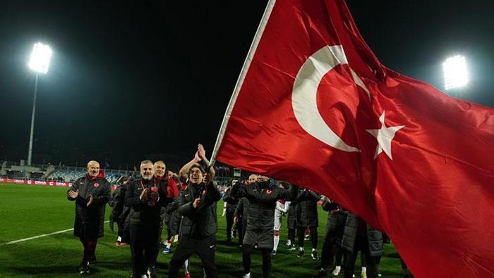 The Guardian'dan A Ulusal Ekip analizi! 'Harika çocuklar, çılgın Türkler' 2 the guardiandan a ulusal ekip analizi harika cocuklar cilgin turkler 0 OeluQbj5