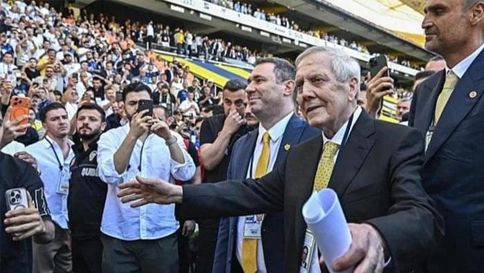 4 yıldıza kanca! Fenerbahçe'de yaprak dökümü 2 4 yildiza kanca fenerbahcede yaprak dokumu 0 jfIPQTjY
