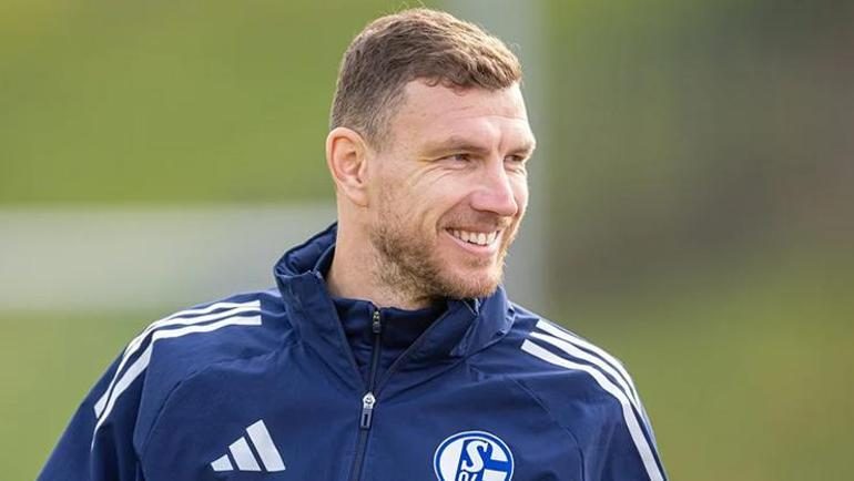 40 yasindaki edin dzeko icin karar verildi iste yeni donemde forma giyecegi ekip 0 CT7vfXaH