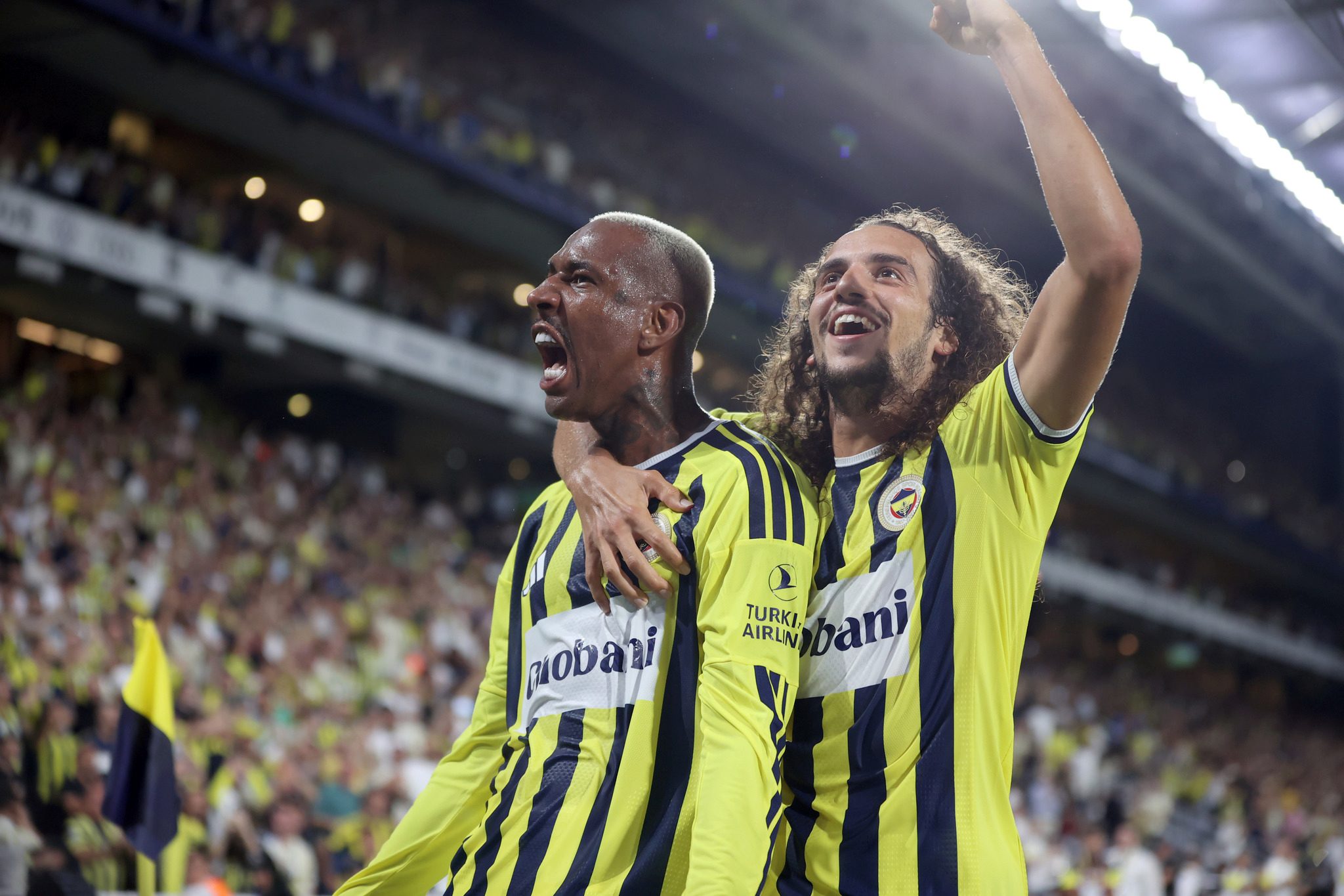 Ahmet Çakar'dan Fenerbahçeli oyuncuya tenkit: Çok şey tabir etmeli fakat edemiyor! 3 ahmet cakardan fenerbahceli oyuncuya tenkit cok sey tabir etmeli fakat edemiyor 1 fCSLQdyA