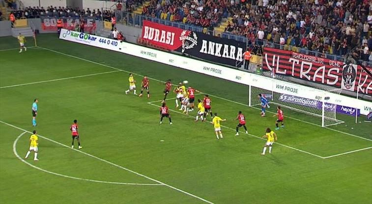 Anderson Talisca direğe takıldı 1 anderson talisca direge takildi 3wci2g2t