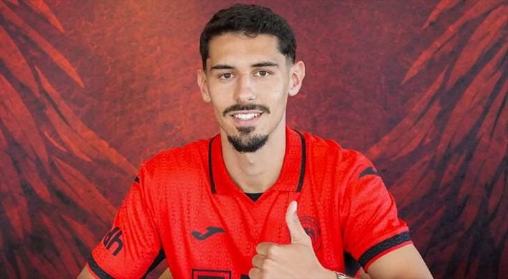 Arca Çorum FK'dan sürpriz transfer! Resmen açıklandı 1 arca corum fkdan surpriz transfer resmen aciklandi vnUXajh9