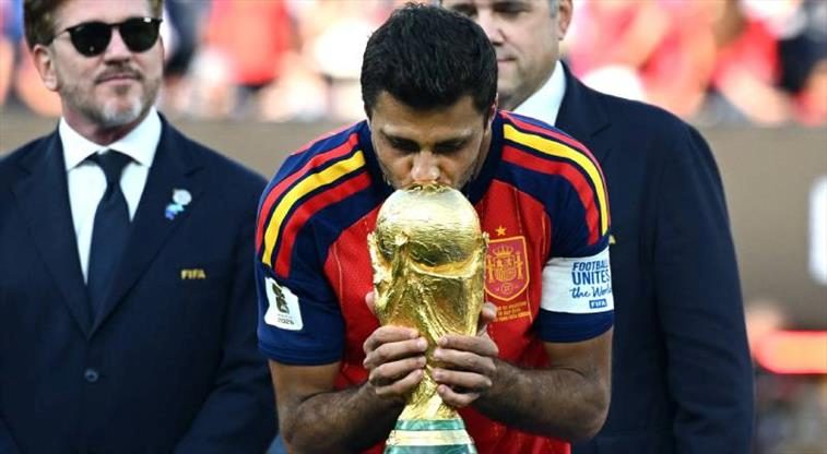 Barcelona'dan Real Madrid'e asrın transfer çalımı! İmzaya gidiyor 1 barcelonadan real madride asrin transfer calimi imzaya gidiyor Y6YNNazm