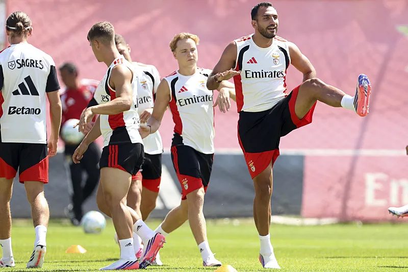 Benfica'dan Pavlidis hakkında resmi açıklama! Fenerbahçe'ye transfer olacak mı? 4 benficadan pavlidis hakkinda resmi aciklama fenerbahceye transfer olacak mi 2 lpYOYiad