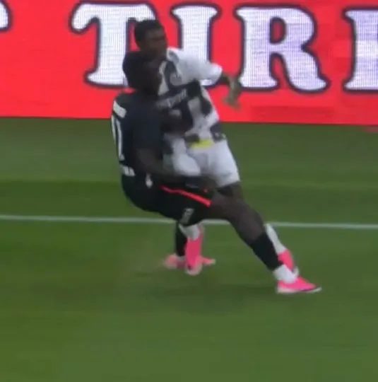 Beşiktaş 10 kişi kaldı! Ouattara oyundan atıldı 2 besiktas 10 kisi kaldi ouattara oyundan atildi 0 TaQSpvWf