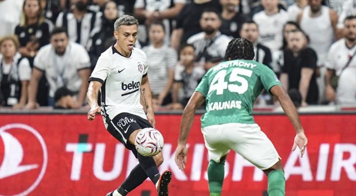 Beşiktaş'a sakatlık şoku! Yeni transfer oyuna devam edemedi 1 besiktasa sakatlik soku yeni transfer oyuna devam edemedi
