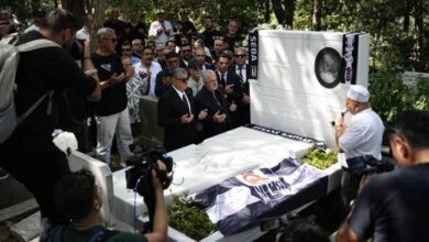 besiktasin efsane baskani suleyman seba kabri basinda anildi yPT9Gxl5